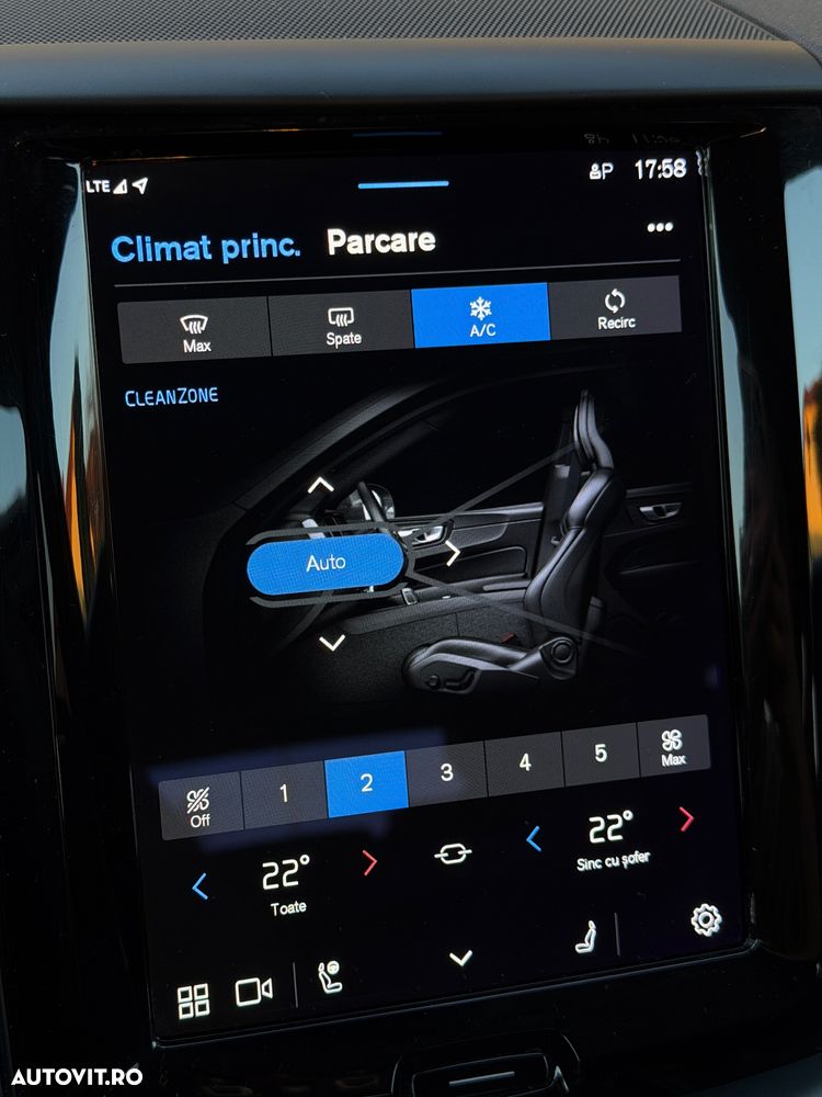 Volvo XC 60 B4 MHEV AWD Momentum Pro - 19