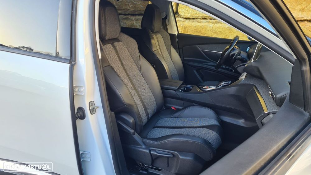 Peugeot 5008 1.5 BlueHDi Allure EAT8 - 38