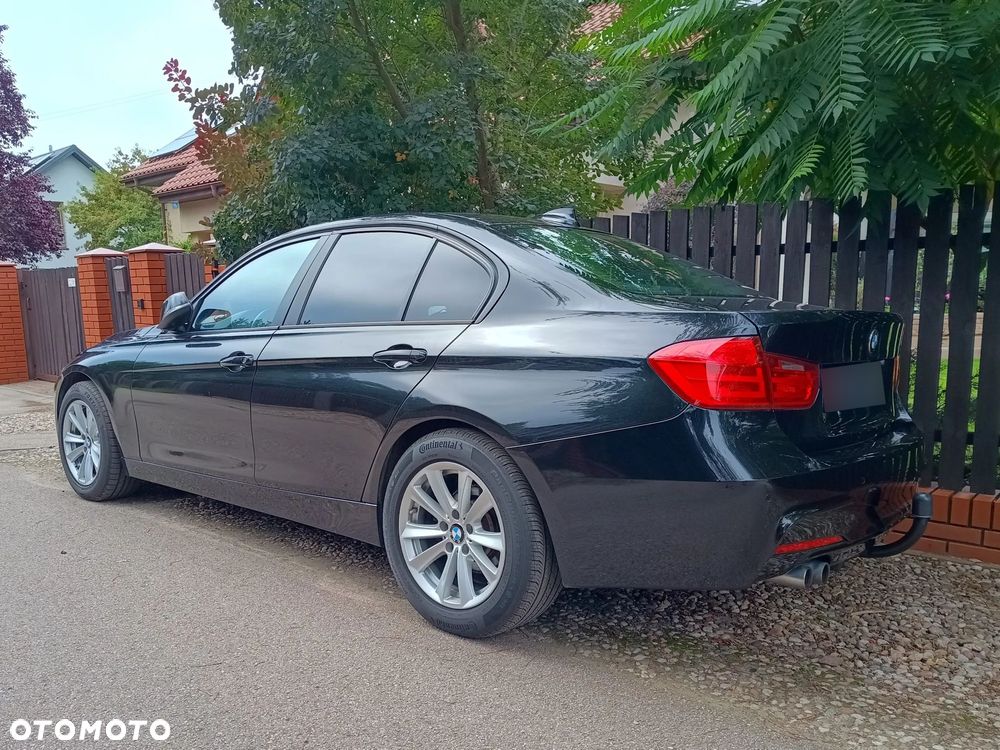 BMW Seria 3 328i xDrive - 26