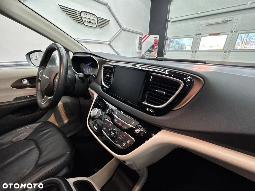 Chrysler Pacifica - 9