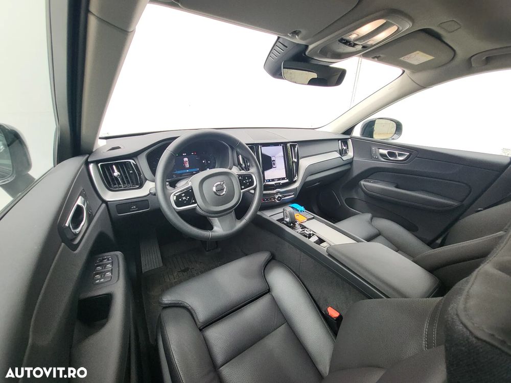 Volvo XC 60 B5 AT AWD MHEV Plus Dark - 10