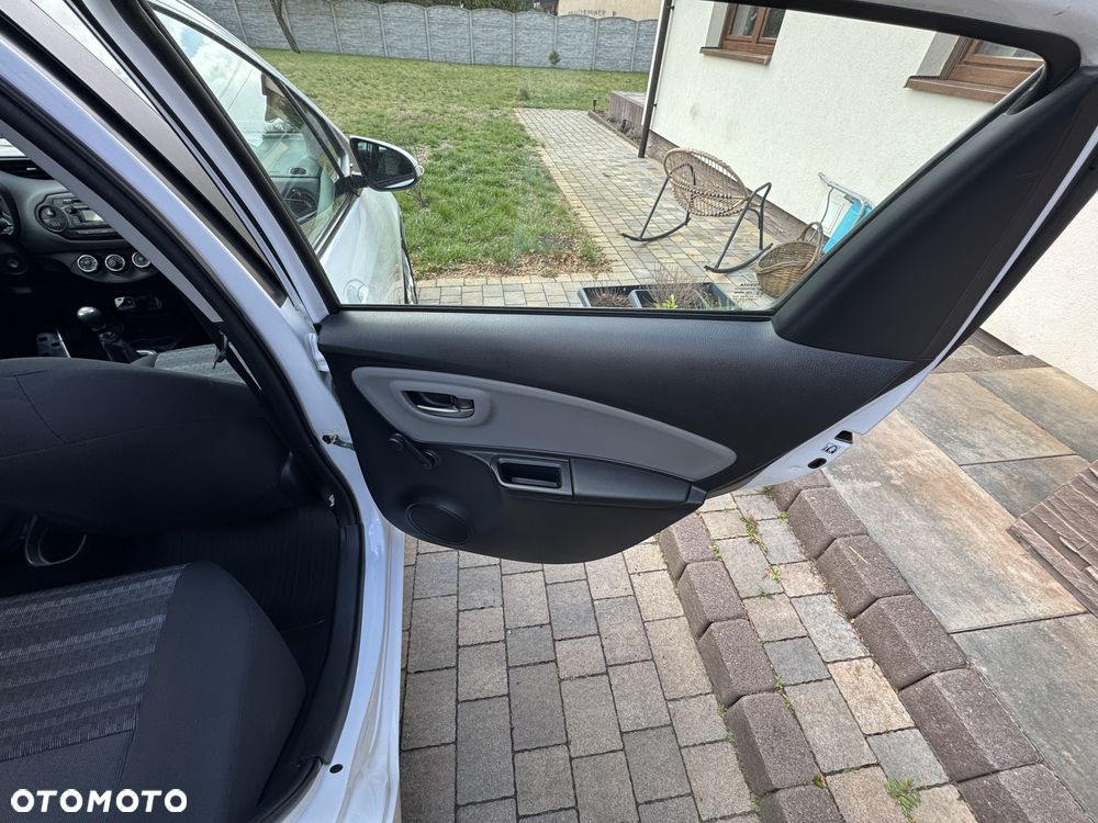 Toyota Yaris 1.33 Active EU6 - 24