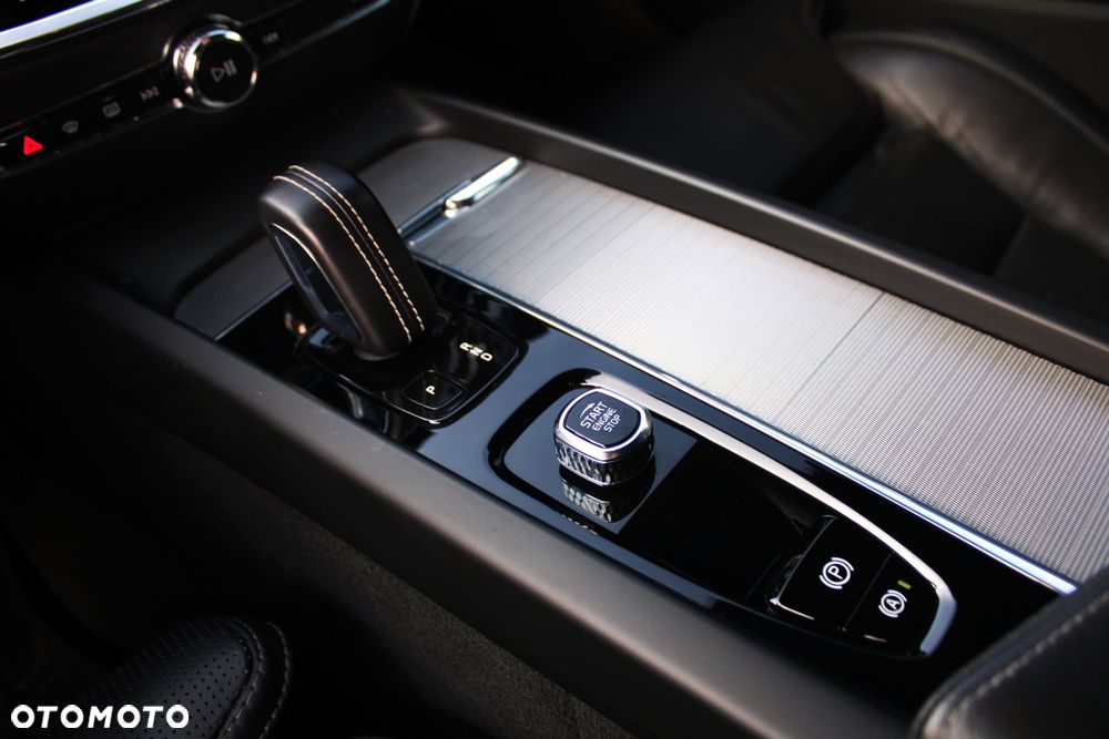 Volvo V60 B4 B R-Design - 24