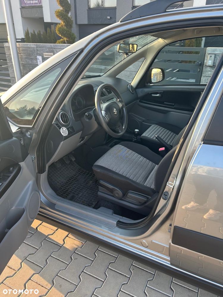 Suzuki SX4 1.6 Premium - 10
