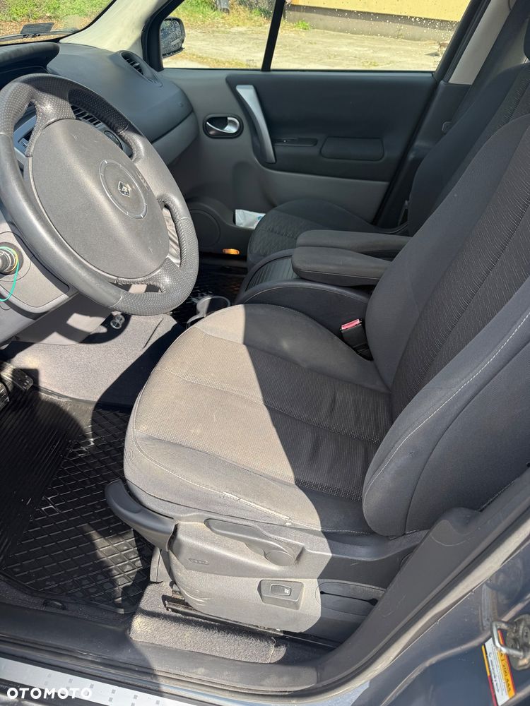 Renault Scenic 2.0 16V Avantage - 11