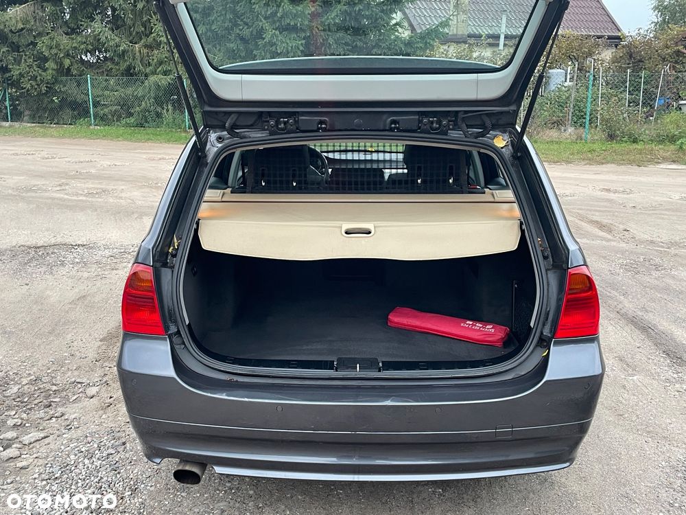 BMW Seria 3 320i - 9