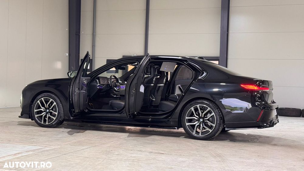 BMW Seria 7 740d xDrive MHEV - 28