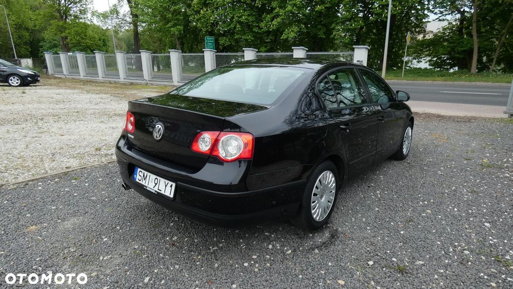 Volkswagen Passat 1.6 Trendline - 8