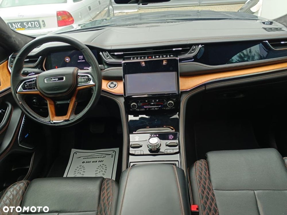 Jeep Grand Cherokee - 22