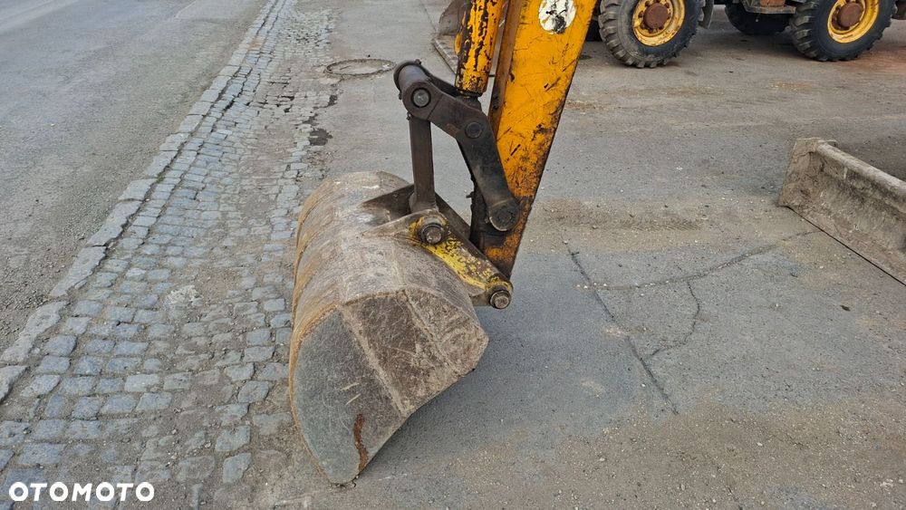 JCB 8052 - 28