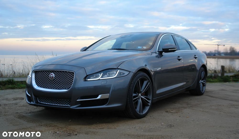 Jaguar XJ 3.0 T AWD LWB Premium Luxury - 12