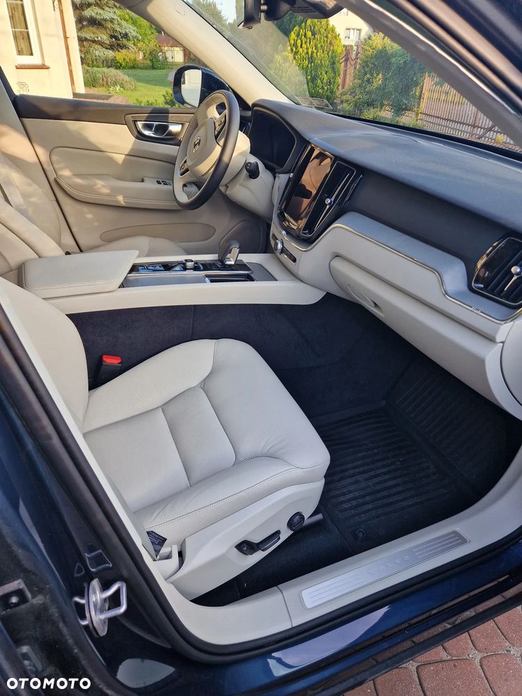 Volvo XC 60 B5 B AWD Plus Dark - 7