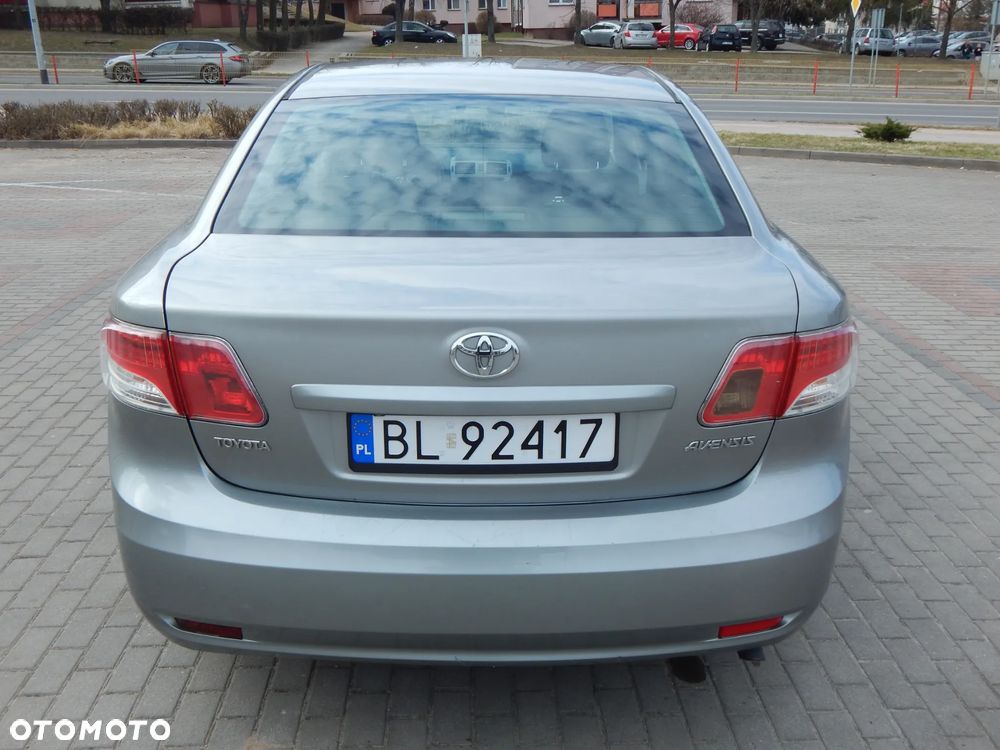 Toyota Avensis 1.8 Sol NAVI - 9