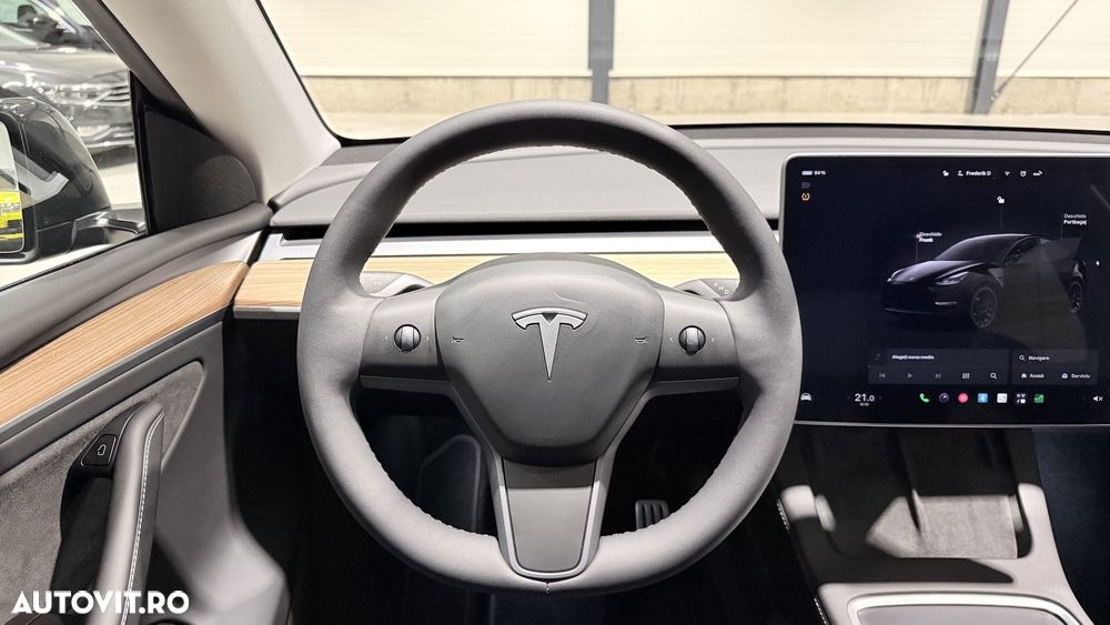 Tesla Model Y - 6