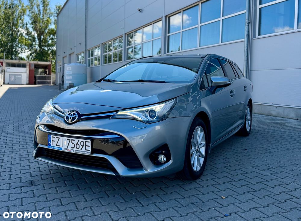 Toyota Avensis 1.8 Premium - 16