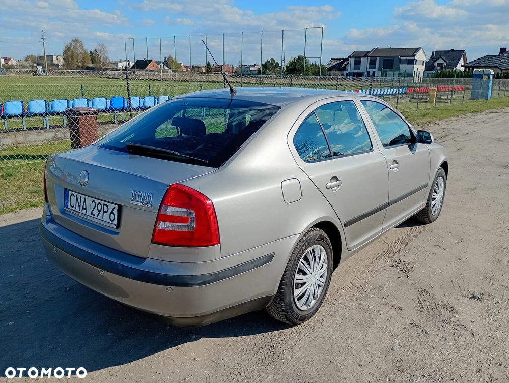 Skoda Octavia 1.6 Ambiente - 6