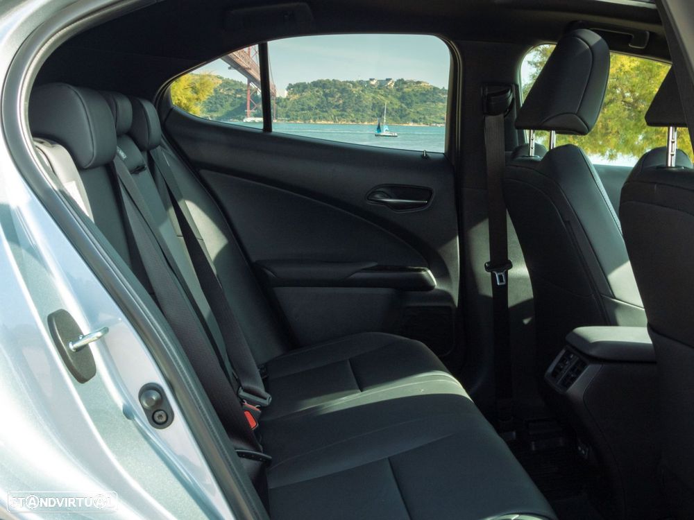 Lexus UX 250h Sport (Ecrã 12.3) - 14