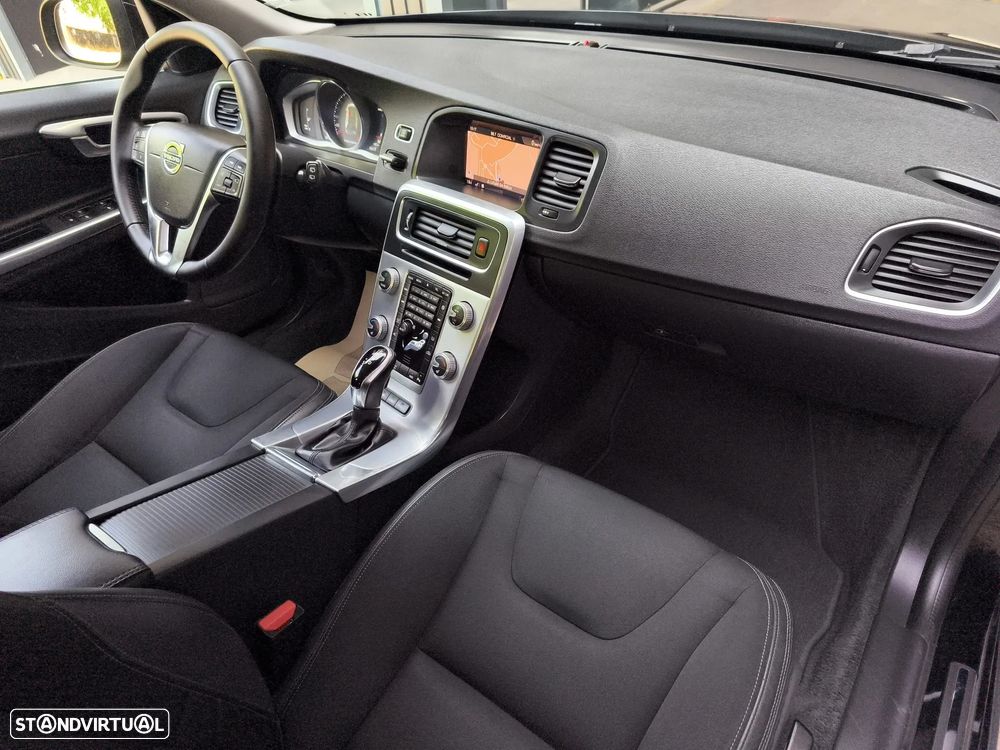 Volvo V60 2.4 D6 Momentum AWD Phev - 15