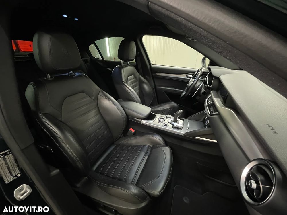 Alfa Romeo Stelvio 2.0 Turbo AWD AT8 Veloce - 11