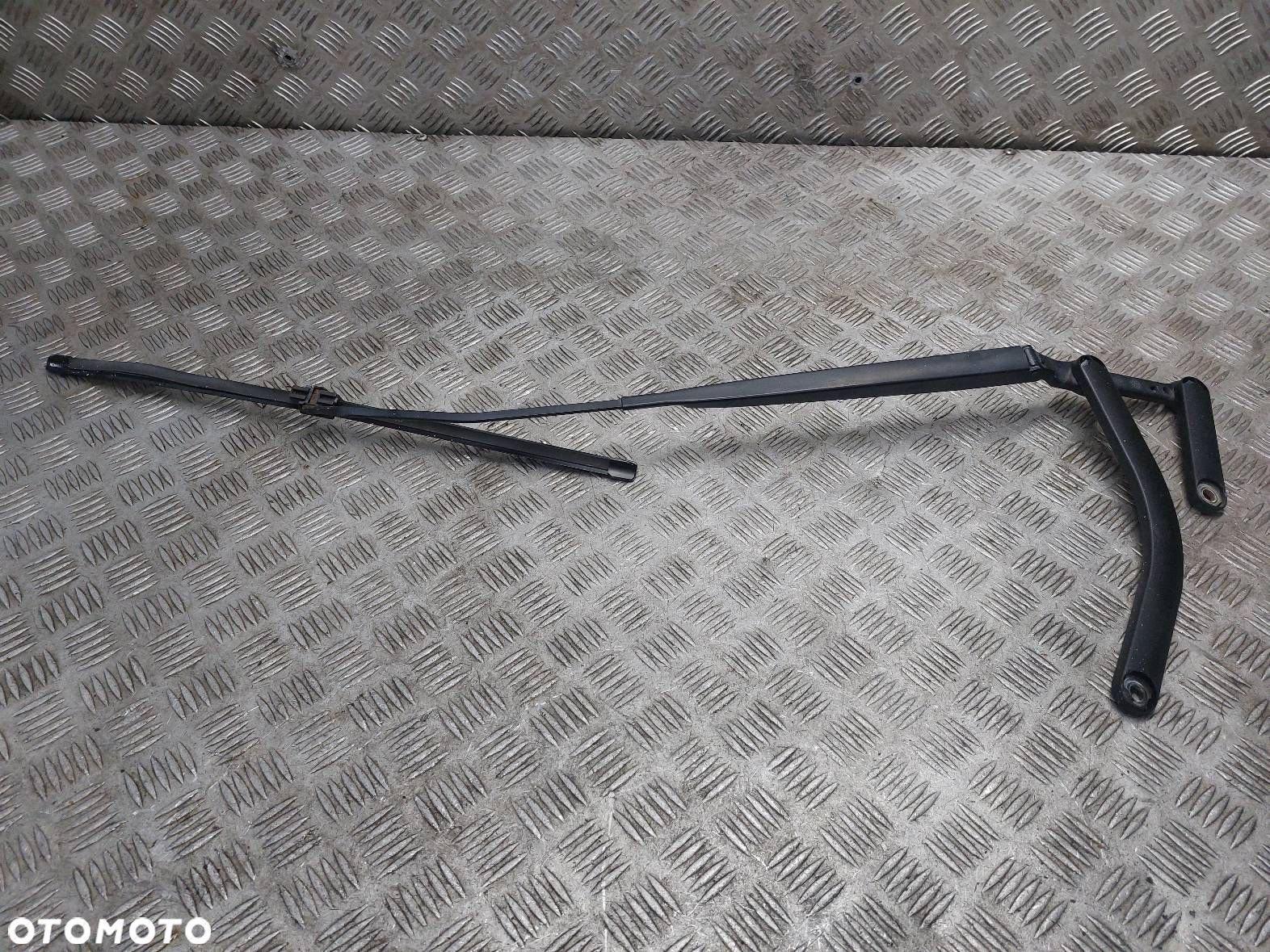 RAMIĘ WYCIERACZKI PRAWE RENAULT SCENIC II 8200113231 - 1
