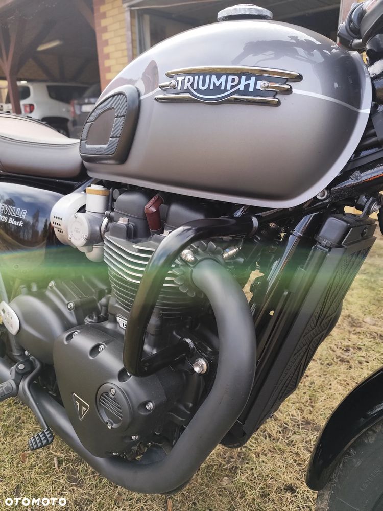 Triumph Bonneville - 14