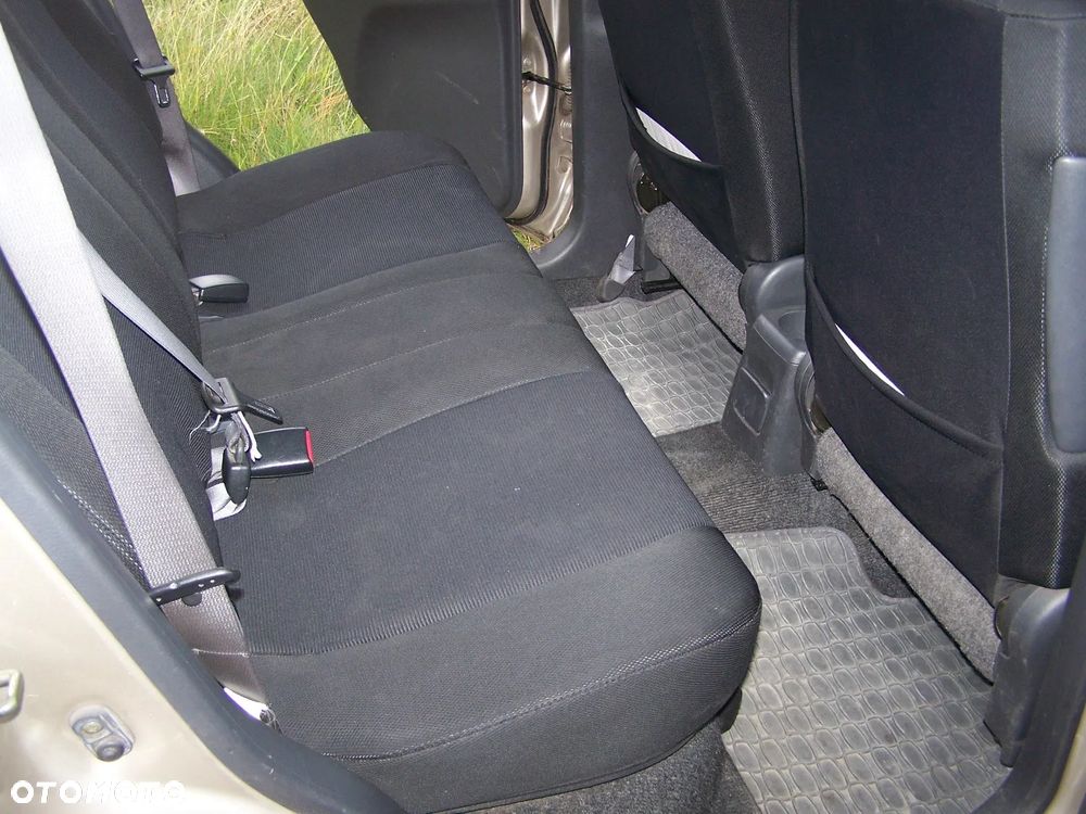 Suzuki Liana 1.6 - 13