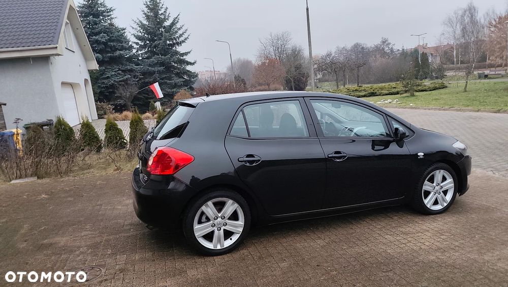 Toyota Auris 2.2 D-4D D-CAT - 26