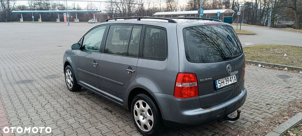 Volkswagen Touran - 33