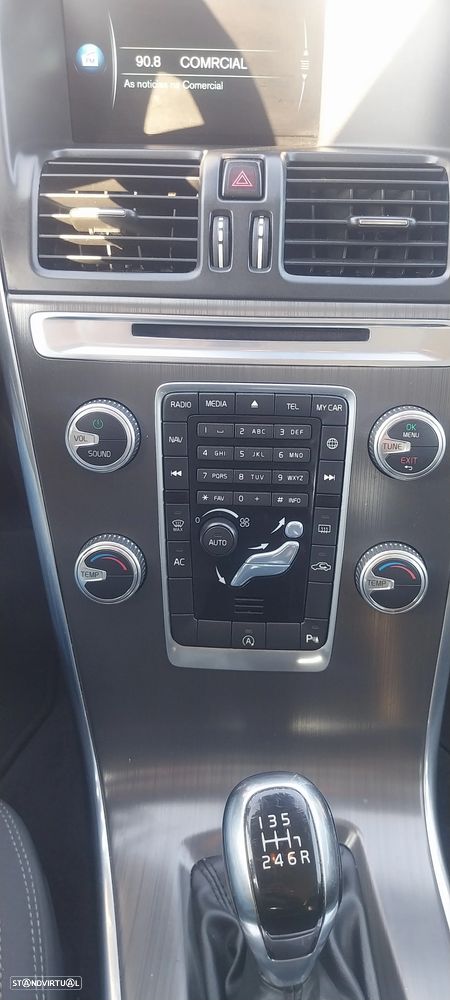 Volvo XC 60 2.0 D4 Momentum - 14