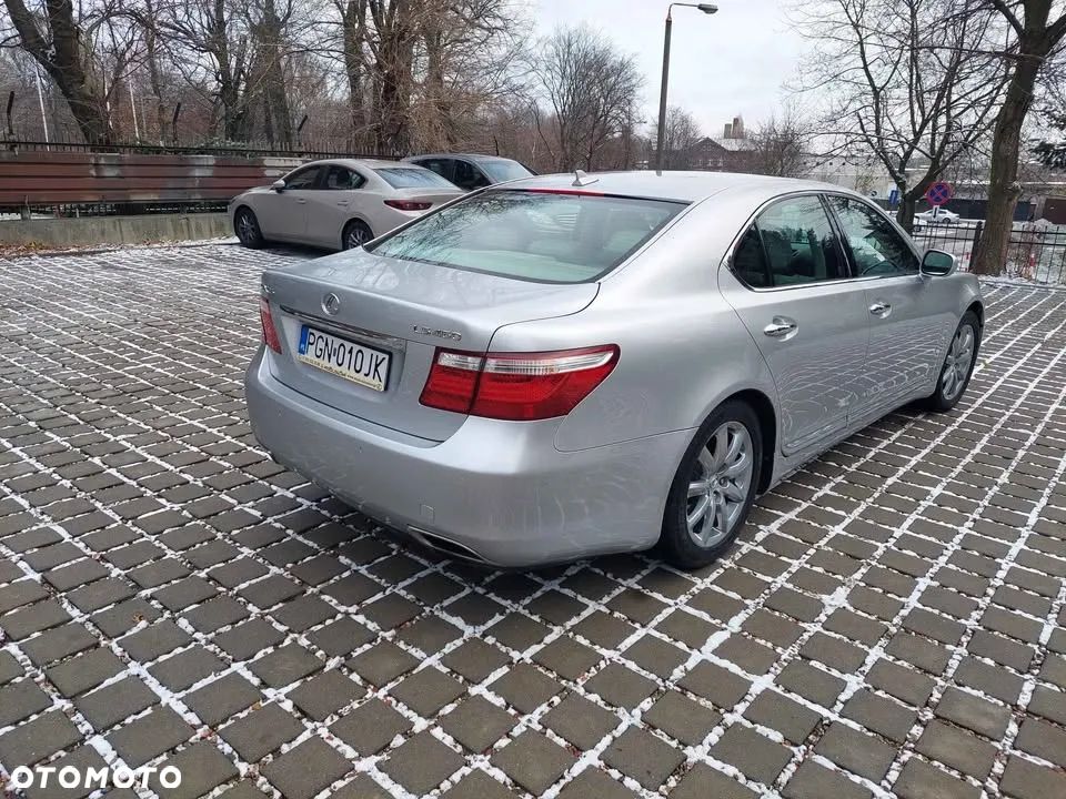 Lexus LS - 7