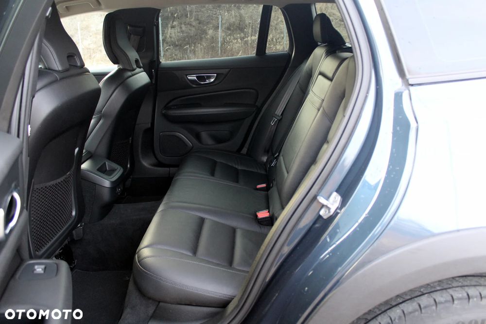 Volvo V60 Cross Country B4 D AWD Geartronic Pro - 24