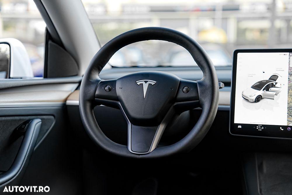 Tesla Model Y - 30