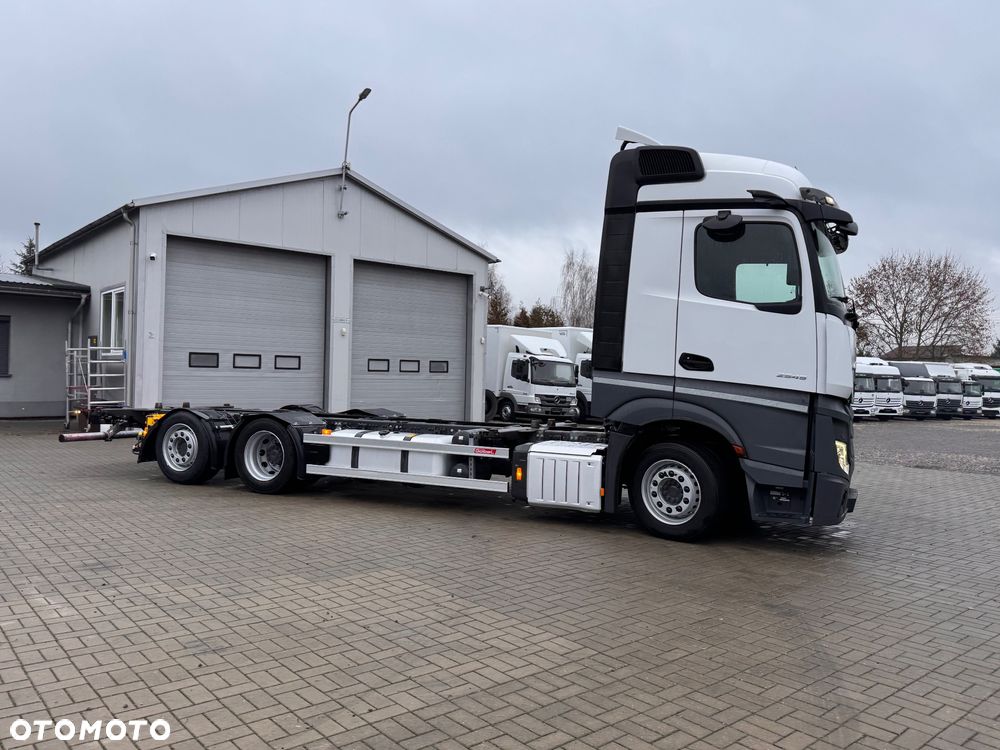 Mercedes-Benz Actros - 8