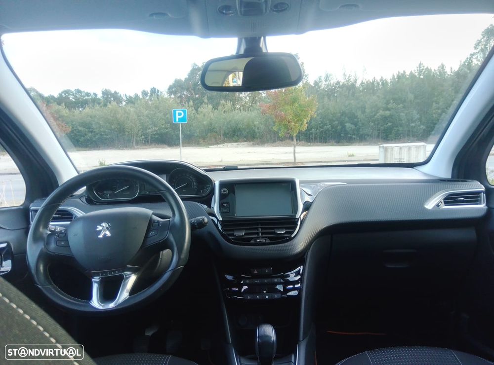 Peugeot 208 PureTech 82 Start & Stop Allure - 10