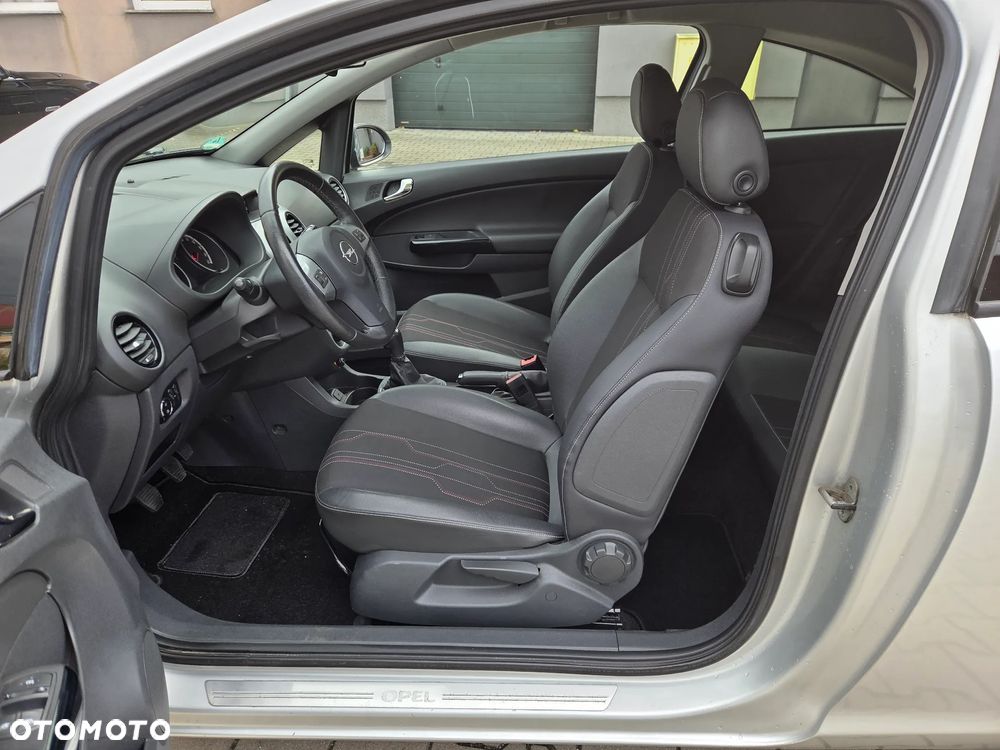 Opel Corsa 1.4 16V Edition 150 - 13