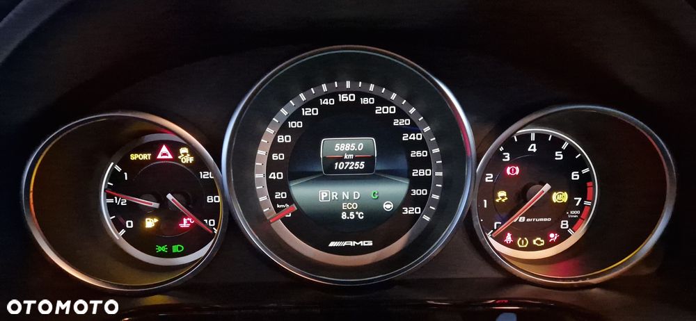 Mercedes-Benz Klasa E 63 AMG - 32