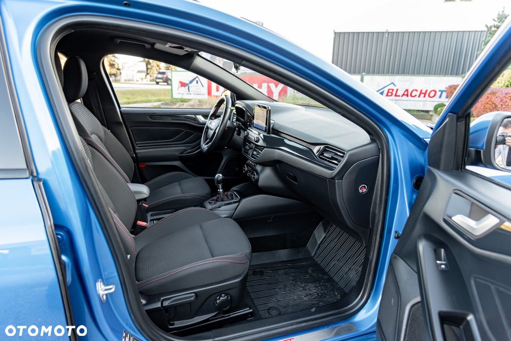 Ford Focus 1.0 EcoBoost Start-Stopp-System ST-LINE X - 24