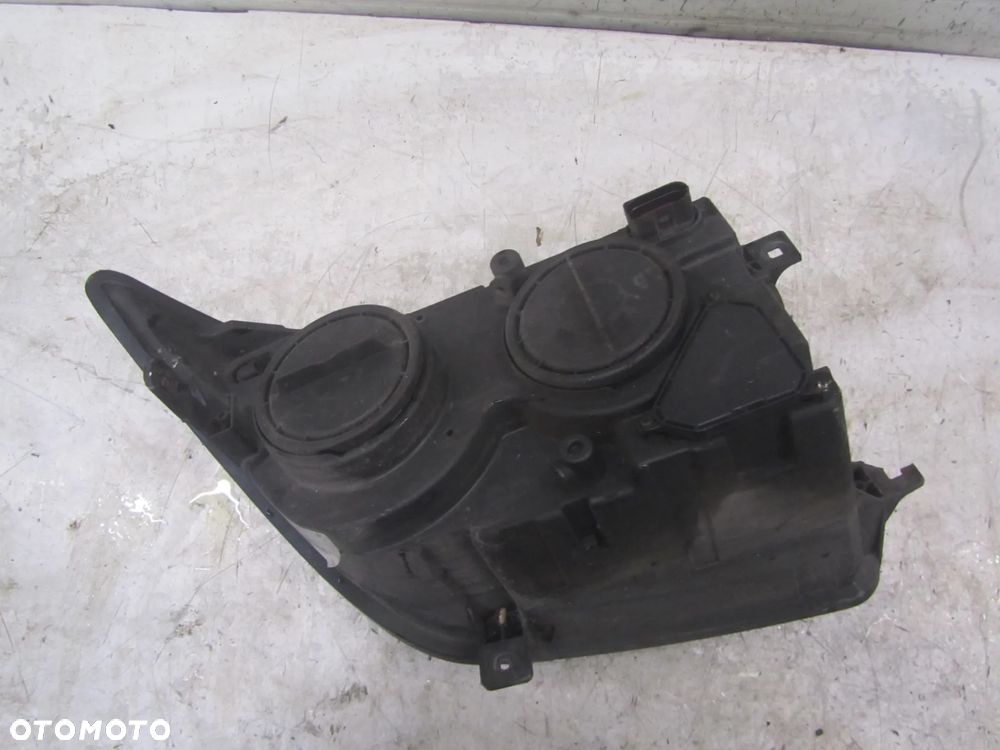 Volkswagen Crafter 06->2.5 TDI reflektor prawy przód UK - 2