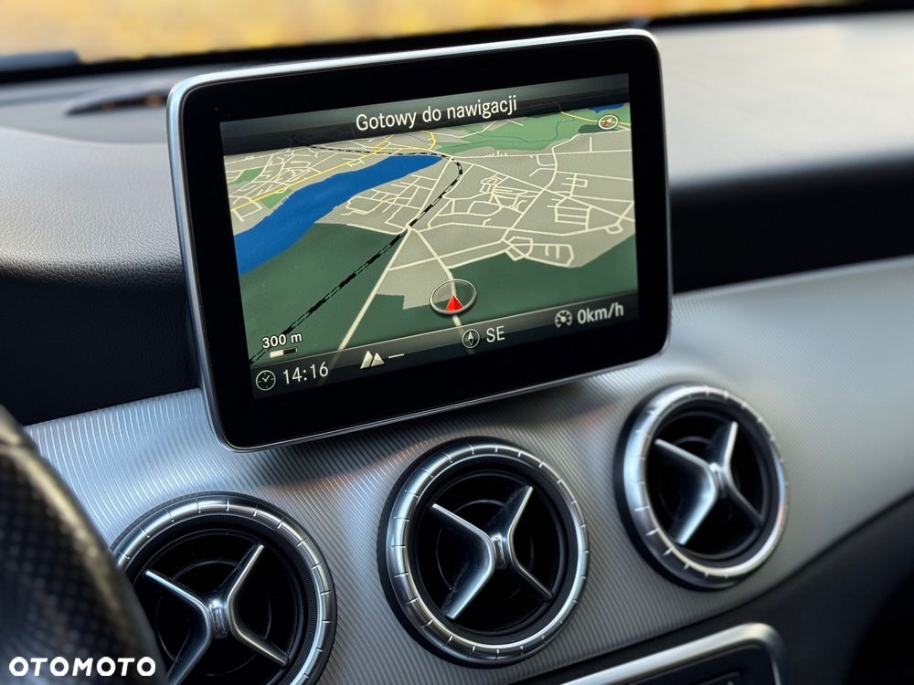 Mercedes-Benz CLA 200 7G-DCT - 20