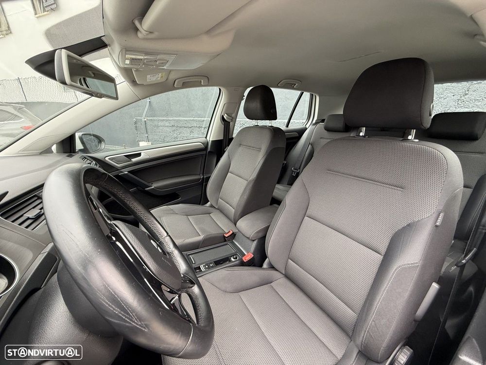 VW Golf 1.6 TDi Confortline DSG - 2