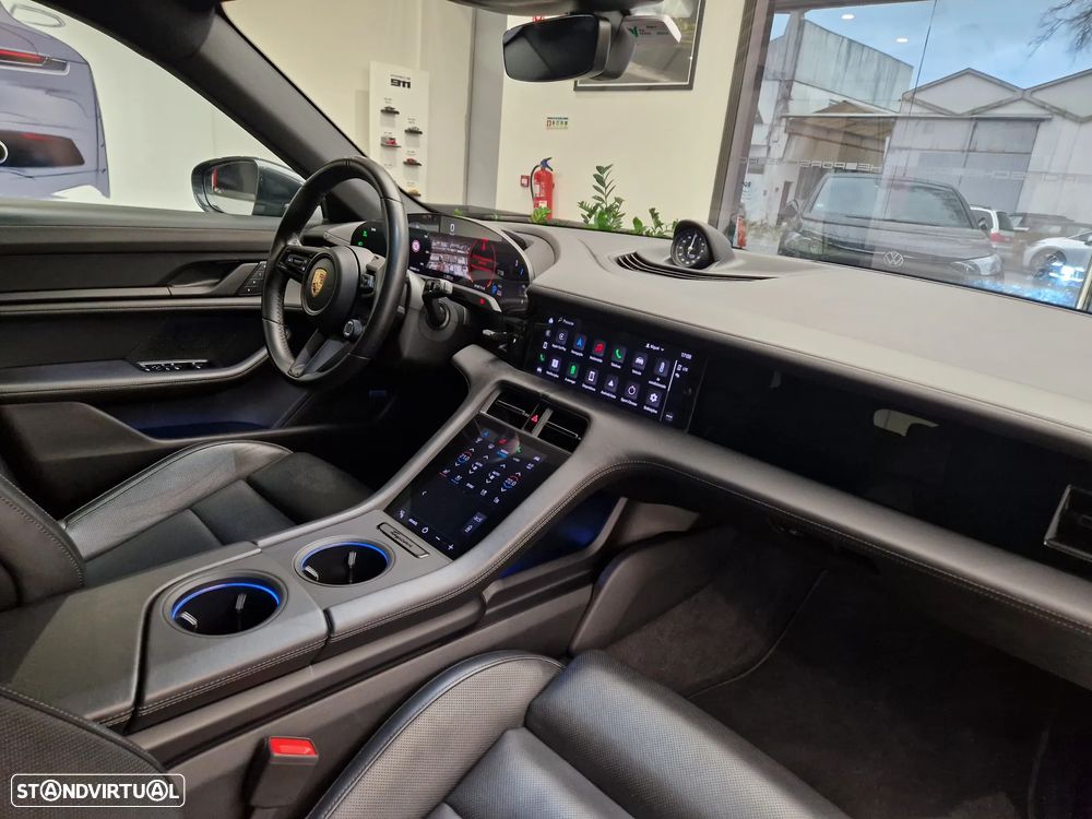 Porsche Taycan Cross Turismo 4S - 26