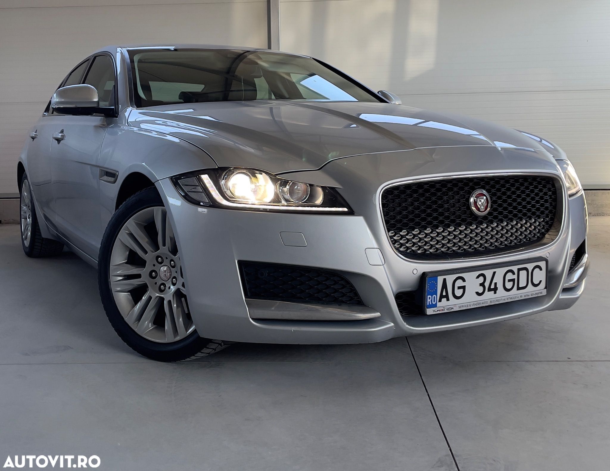 Jaguar XF 20d RWD Prestige - 1