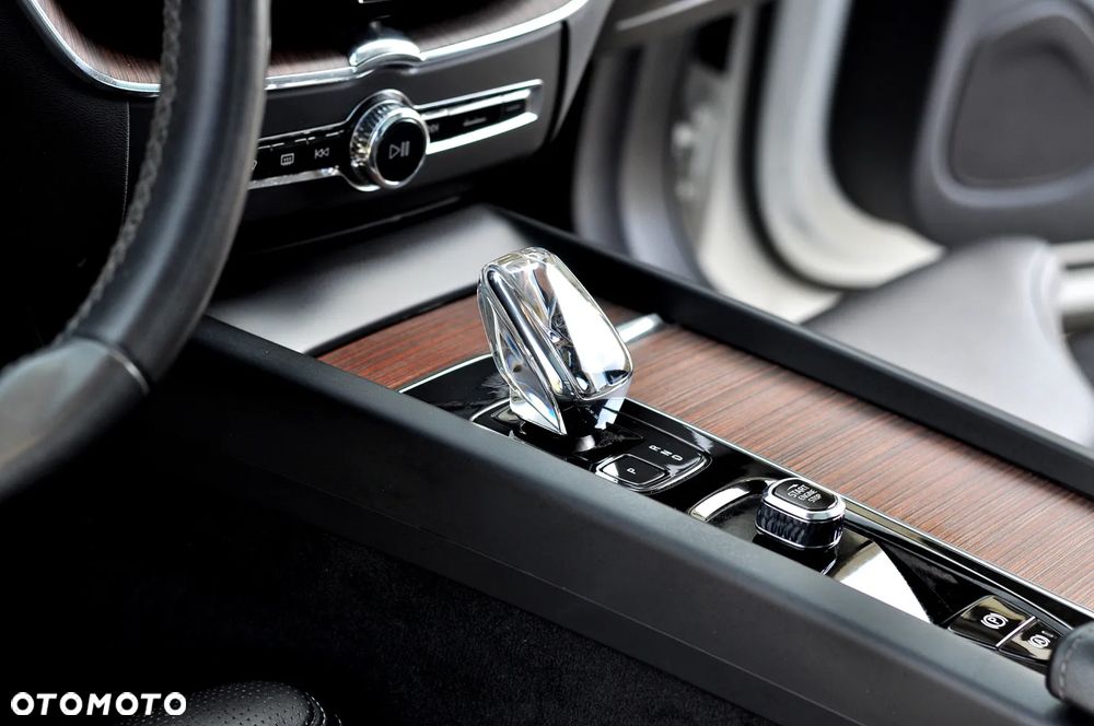 Volvo XC 60 B4 D Ultimate Dark - 34