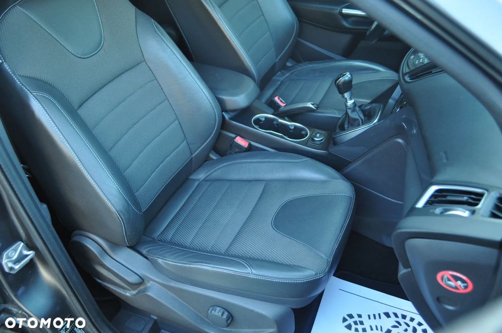 Ford Kuga 2.0 TDCi 2x4 Titanium - 22