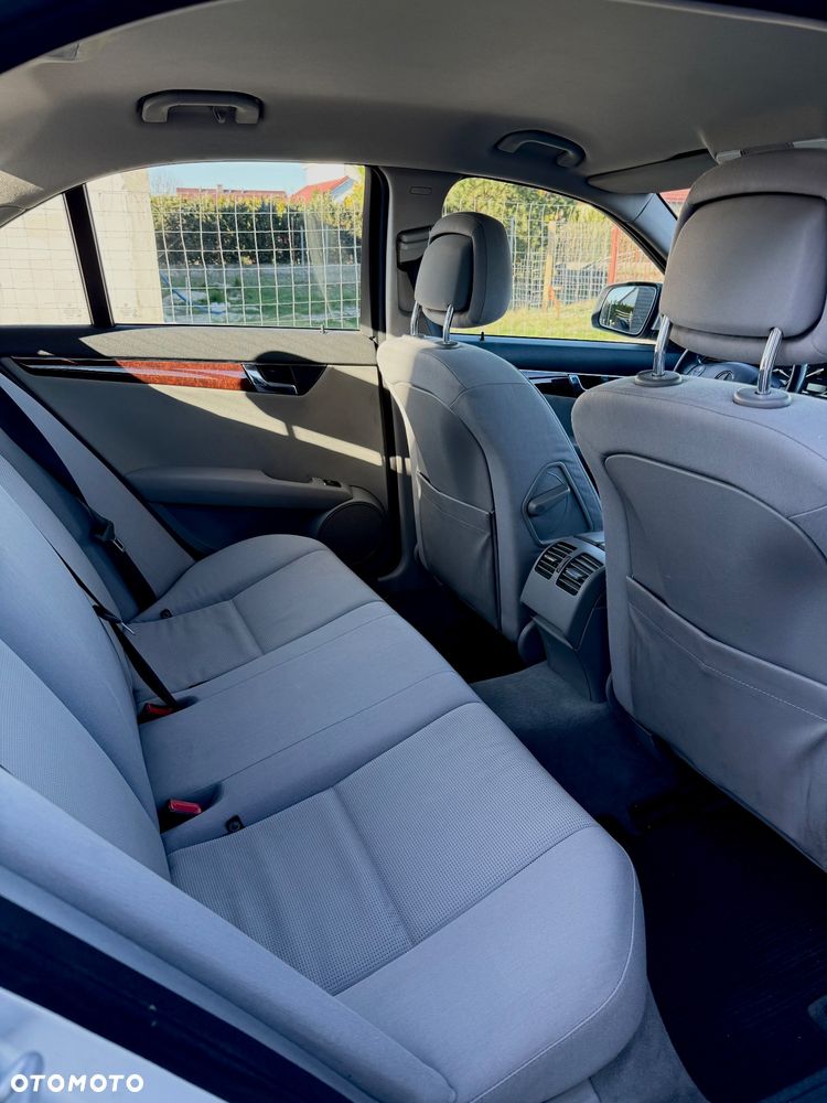 Mercedes-Benz Klasa C 220 CDI DPF Automatik Elegance - 11