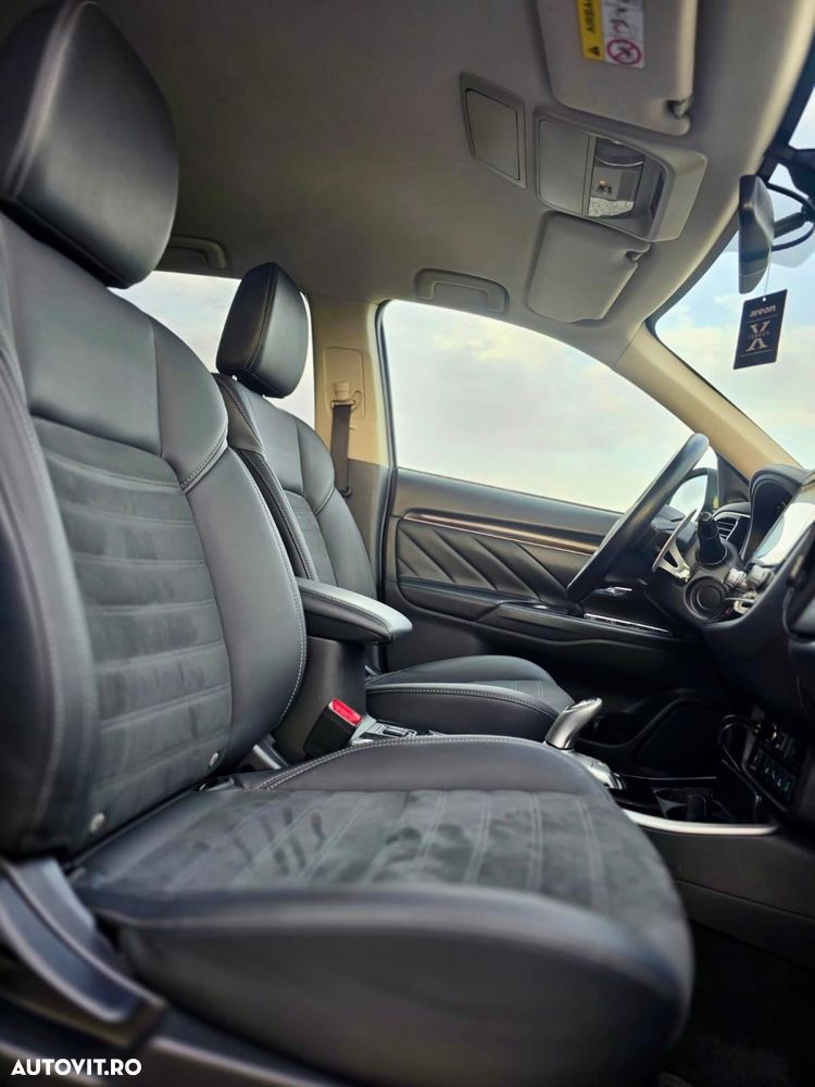 Mitsubishi Outlander PHEV 2.4 L 4X4 Instyle+ - 17