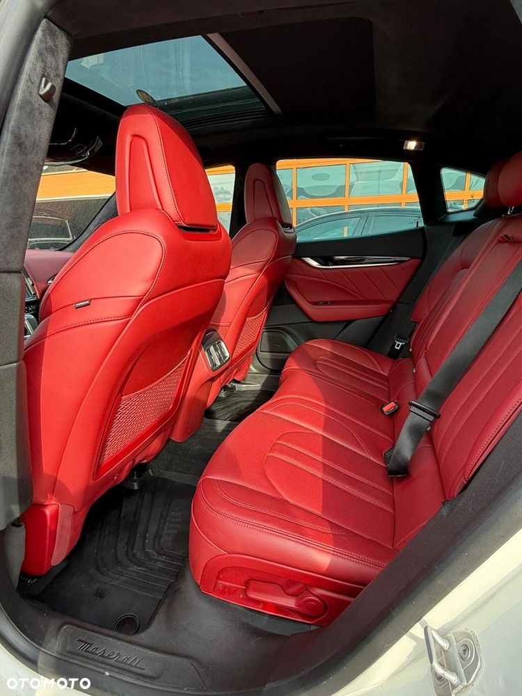 Maserati Levante S - 11