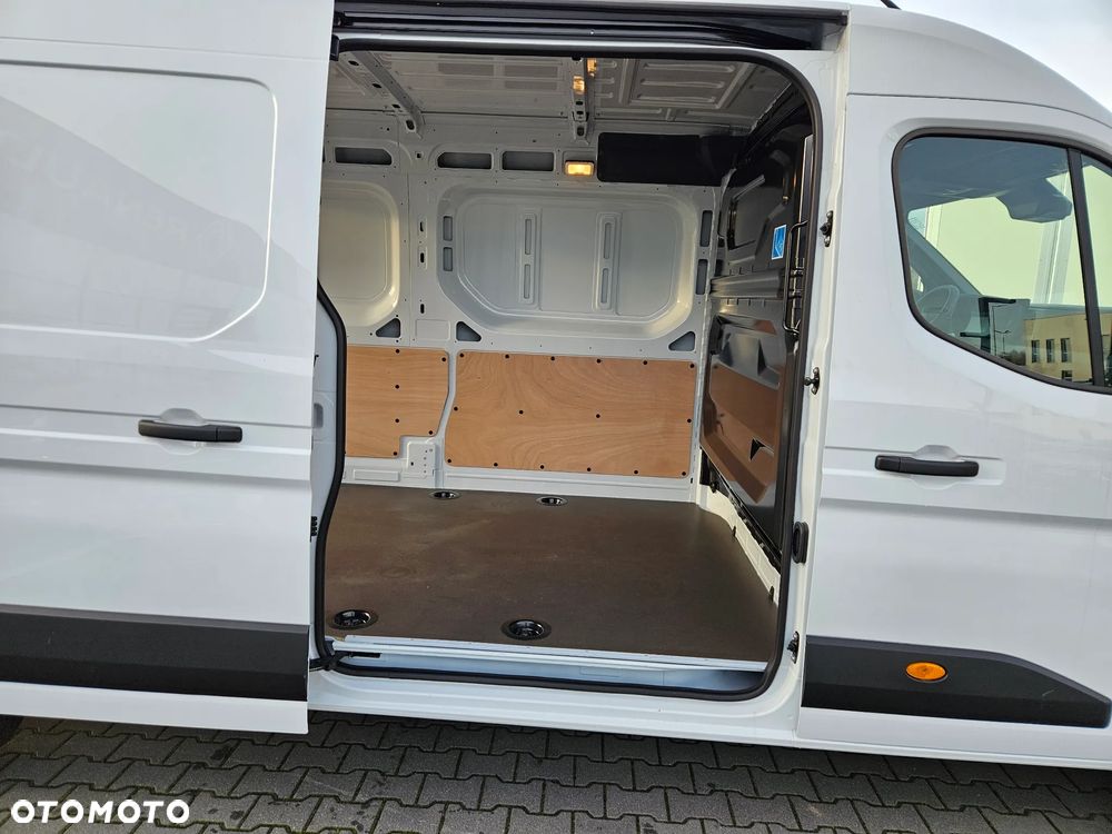 Renault Master Furgon L3H2 2.0dCi 130 KM - 13