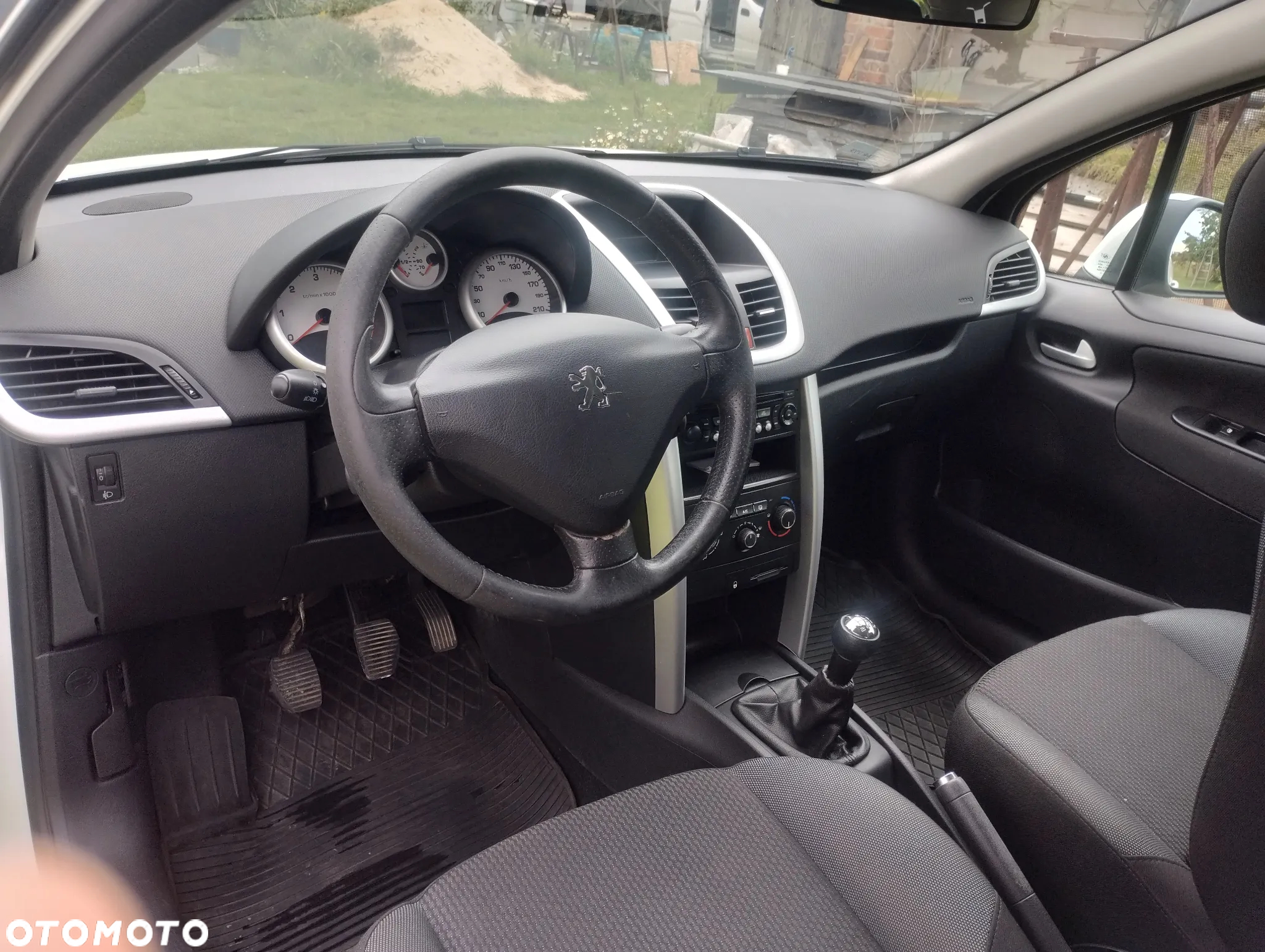 Peugeot 207 - 14