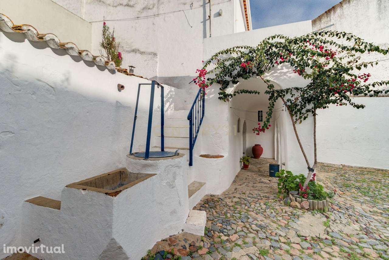 Moradia T5 com 420m2, terreno 461m2, poço, forno, espaços multifuncion - Grande imagem: 2/45